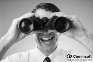 Un homme d'affaires faisant de la prospection